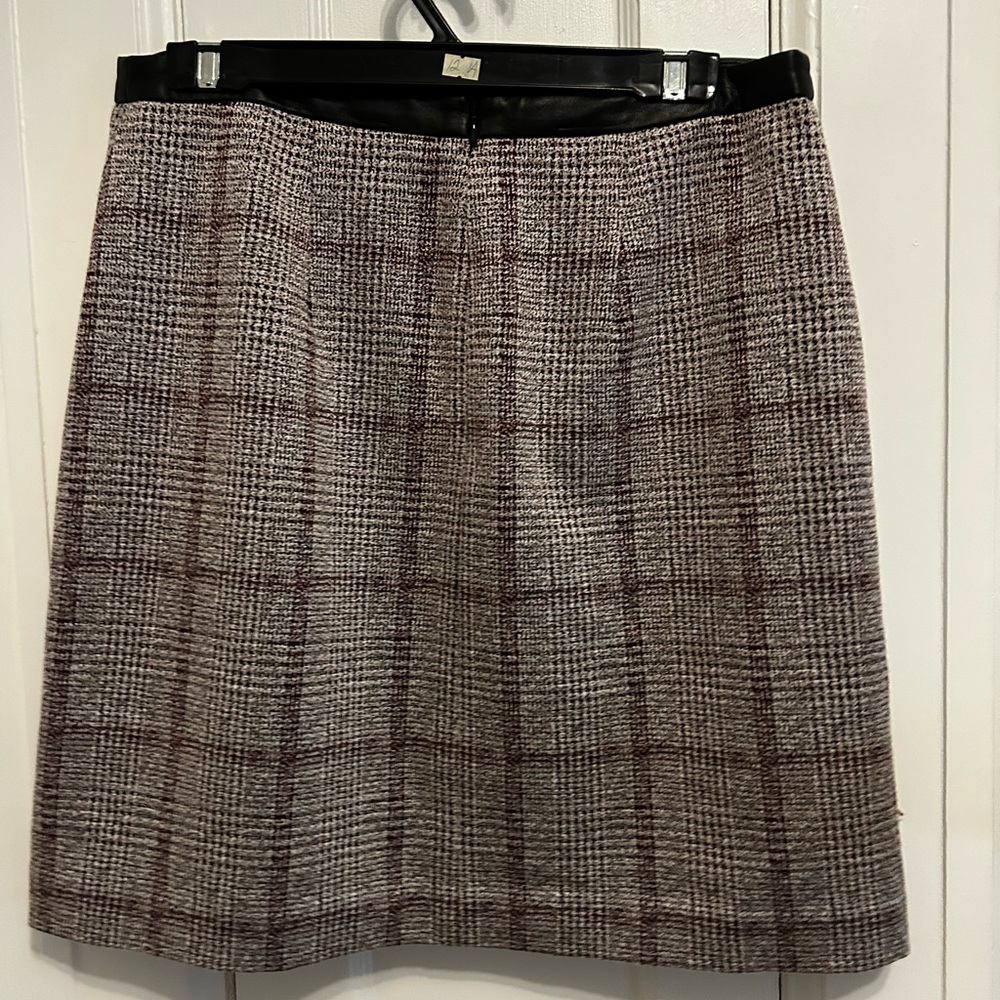 Ann Taylor houndstooth skirt with faux leather waste band